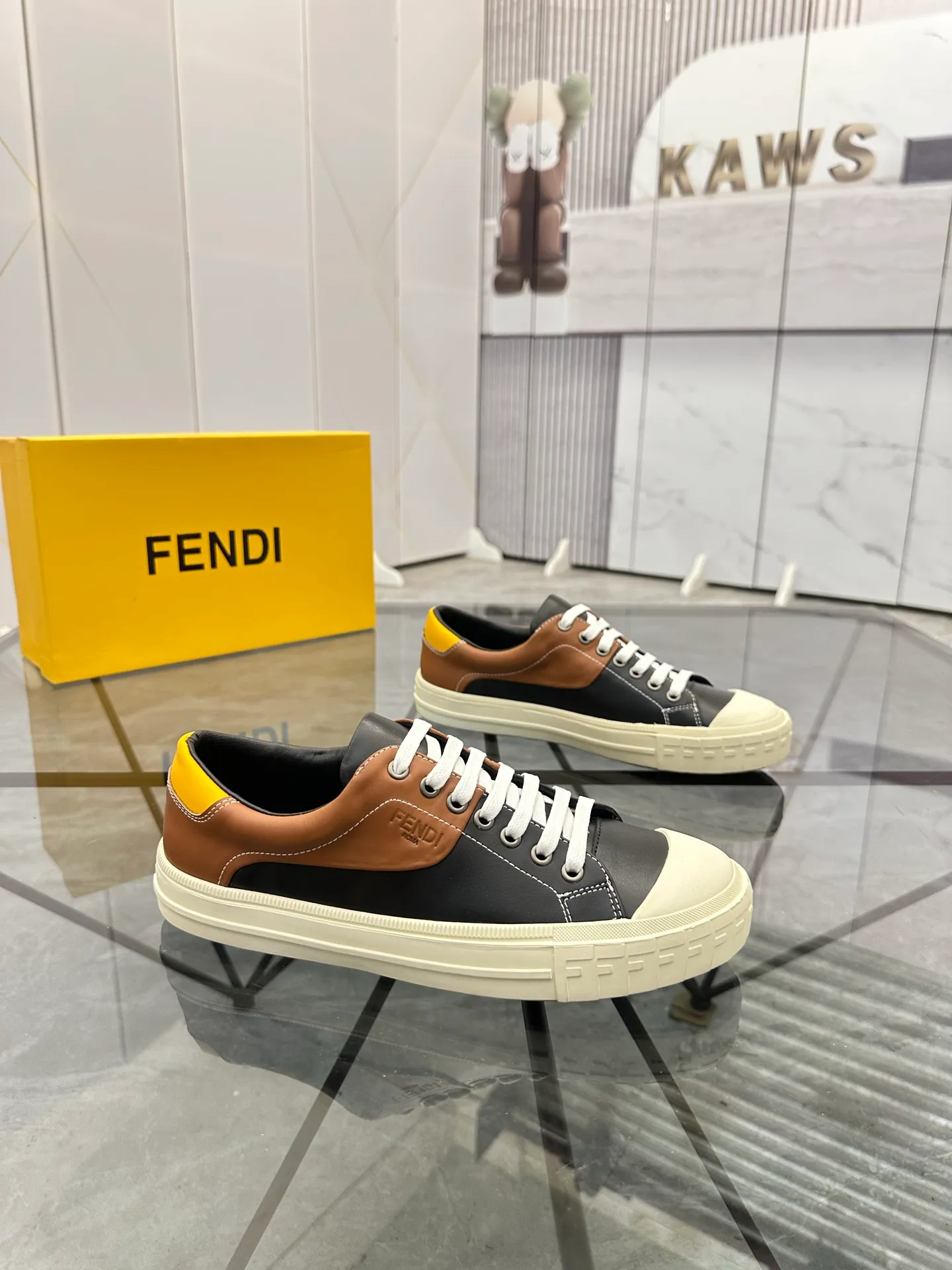 Selling men's shoes 💰: 💰P440¥ Product trademark: Fendi* "Fendi*" low-top casual shoes Regular size: 38-44 (can be customized to 45) Product materials: imported cowhide upper, sheepskin lining, original outsole. No.:6735